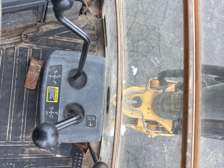 2018-deere-310l-ep-image-31