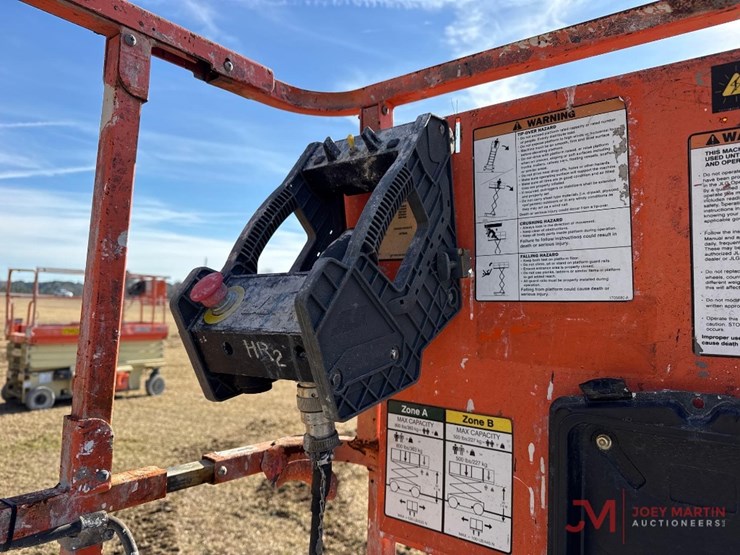 2007-jlg-3246es-image-11