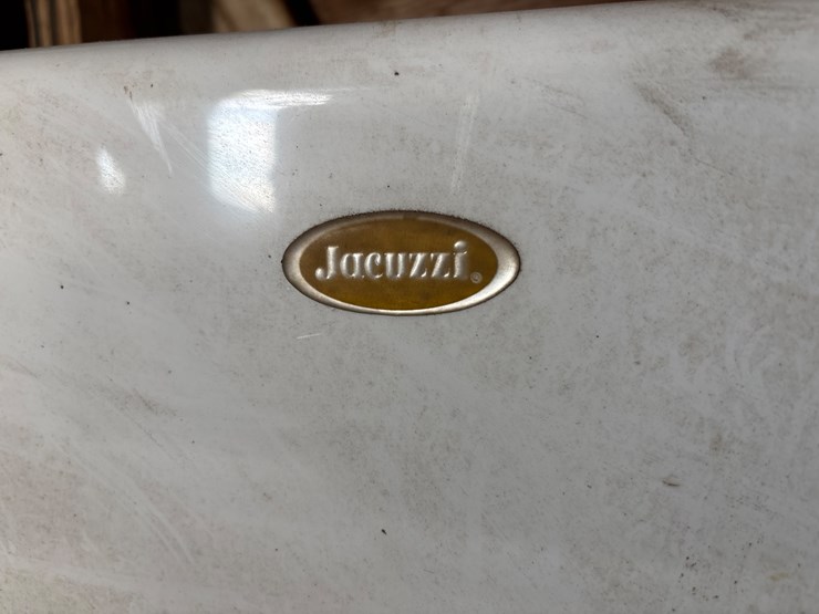 #393-•-jacuzzi-bath-tub,-never-installed-image-9