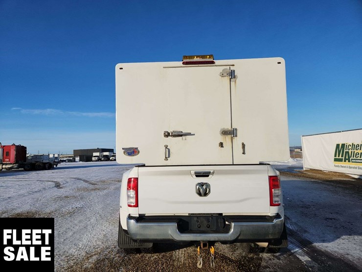 2019-dodge-3500-image-23