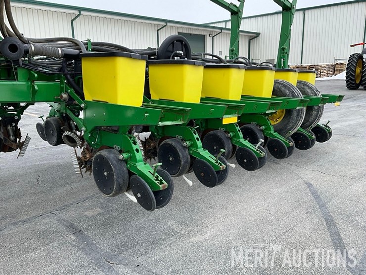 2012-john-deere-1770nt-ccs-image-32