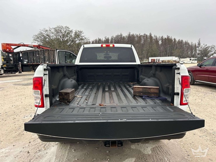 2020-dodge-3500-image-25