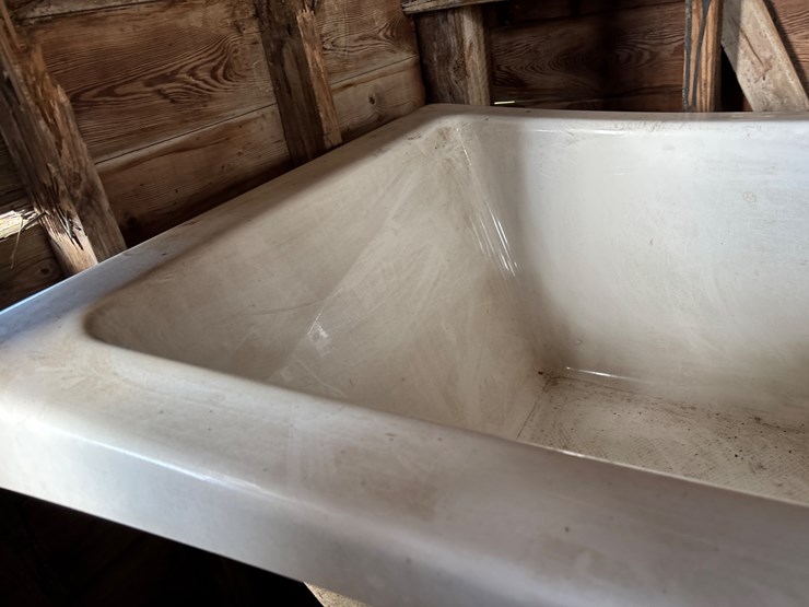 #393-•-jacuzzi-bath-tub,-never-installed-image-6