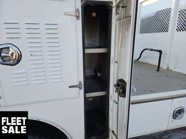 2015-ram-5500-4x4-s/a-service-truck-image-38