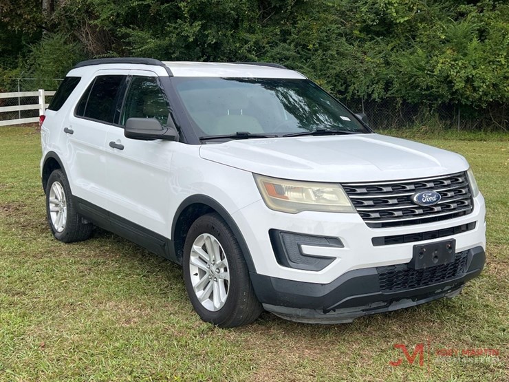 2016-ford-explorer-image-1