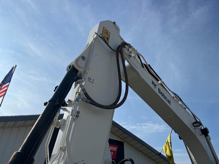 2020-bobcat-e145-image-12