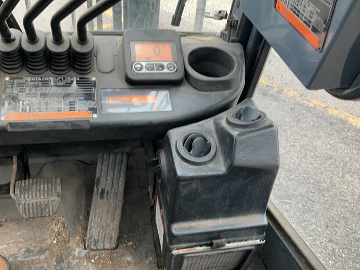 2018-toyota-8fdu25-image-12