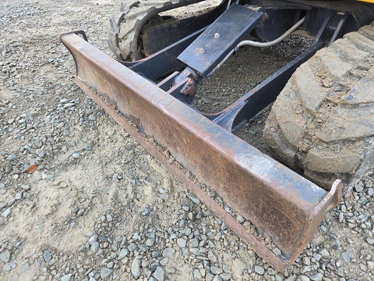 2020-deere-26g-image-24