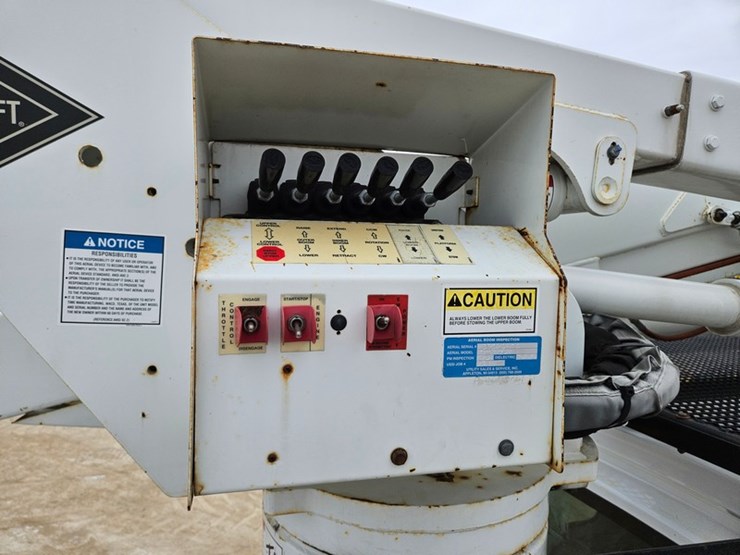 #309-•-2003-gmc-c5500-aerial-truck-image-33