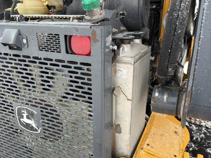 2019-deere-332g-image-23