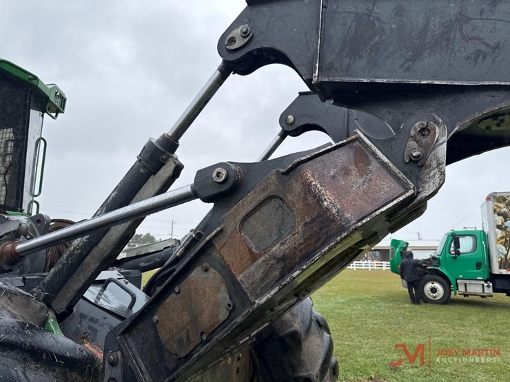 2018-deere-748l-image-10