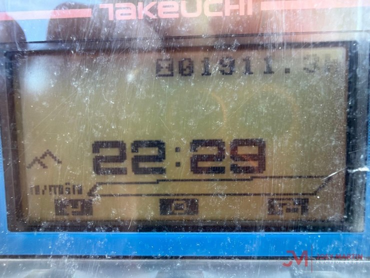 2020-takeuchi-tb240-image-25