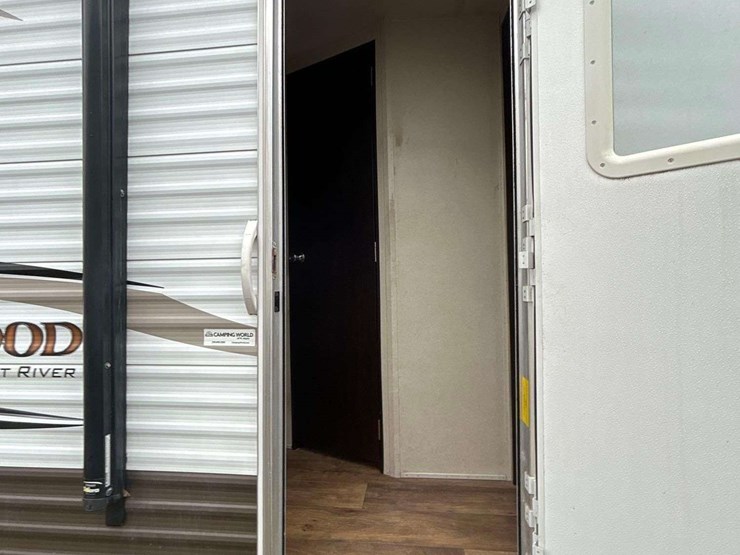 2017-forest-river-travel-trailer-image-6