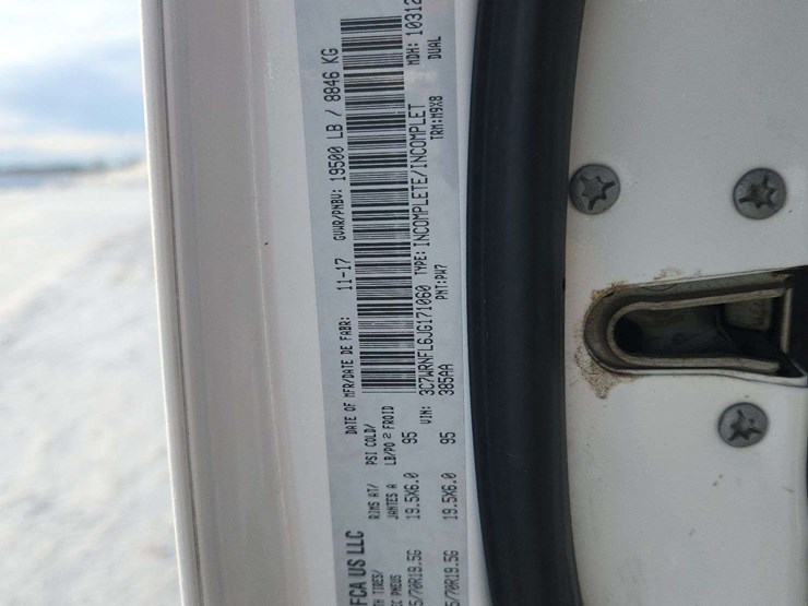 2018-ram-5500-slt-image-15