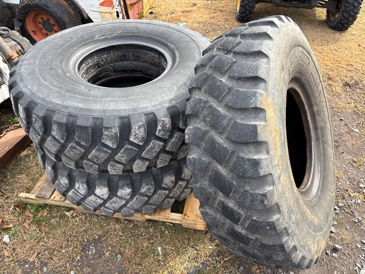 #384-•-lot-of-5-goodyear-unisteel-military-truck-tires-image-14