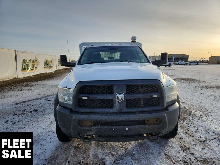 2015-ram-5500-4x4-s/a-service-truck-image-9