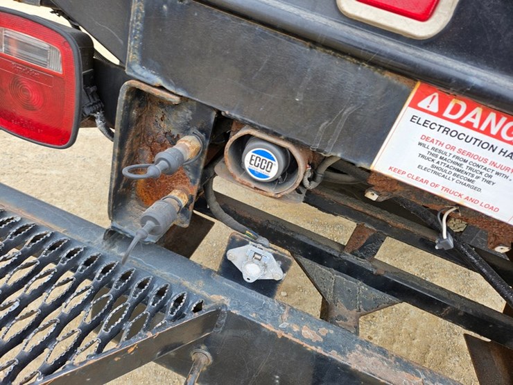 #309-•-2003-gmc-c5500-aerial-truck-image-27