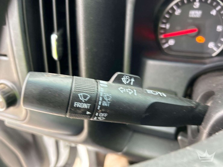 2015-chevrolet-silverado-2500hd-image-15