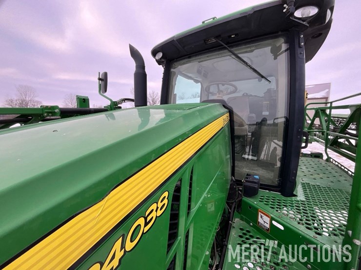 2015-john-deere-r4038-image-34