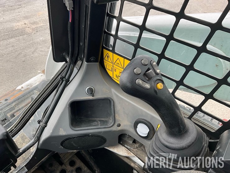 2024-bobcat-t740-image-28