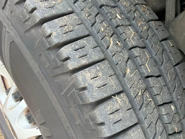 2013-chevrolet-2500-image-9