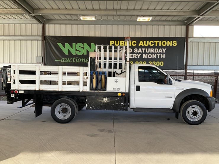 2005-ford-f550-image-1