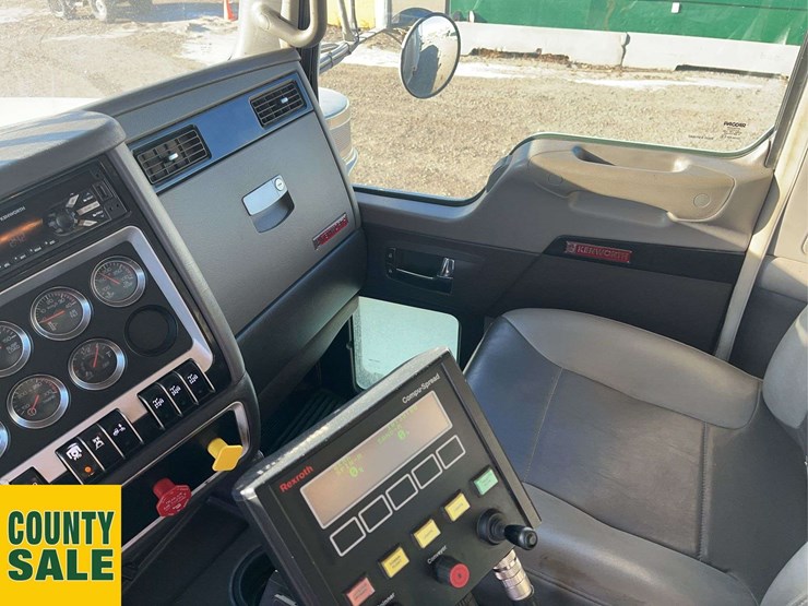 2019-kenworth-t800-image-19