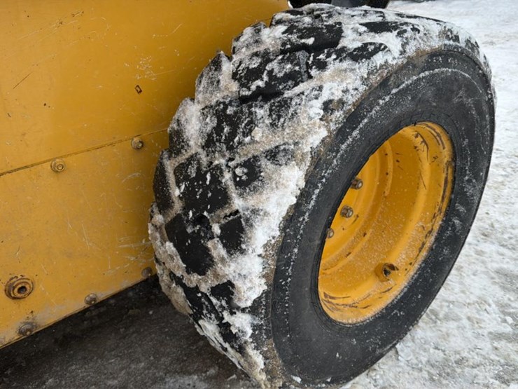 2019-deere-332g-image-18