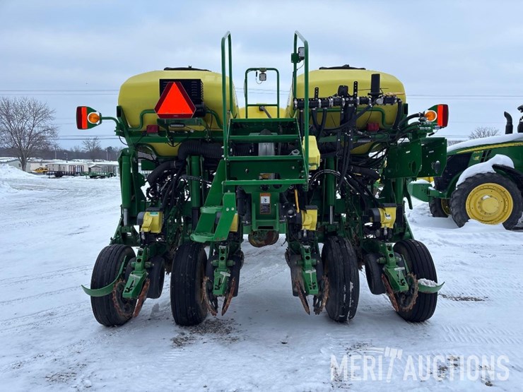 2016-john-deere-1775nt-image-4
