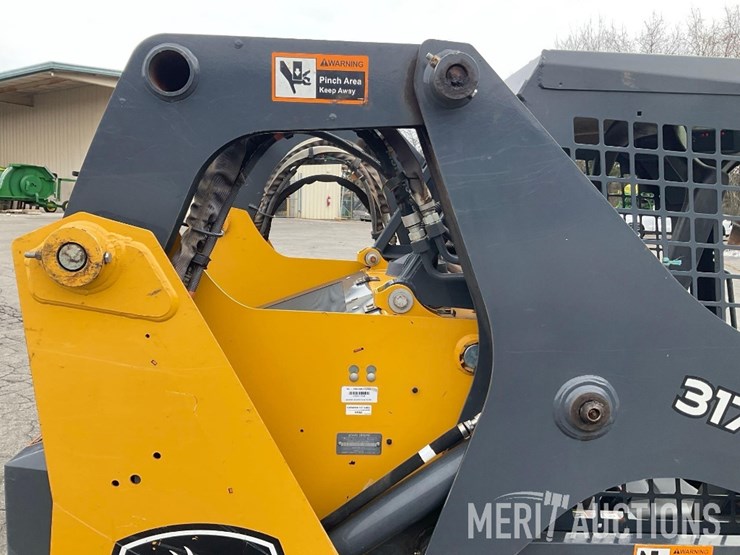 2022-deere-317g-image-30