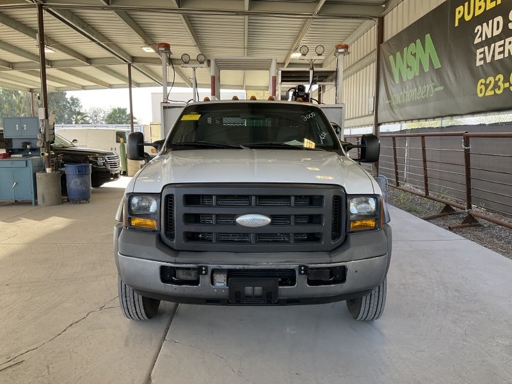 2005-ford-f550-image-3
