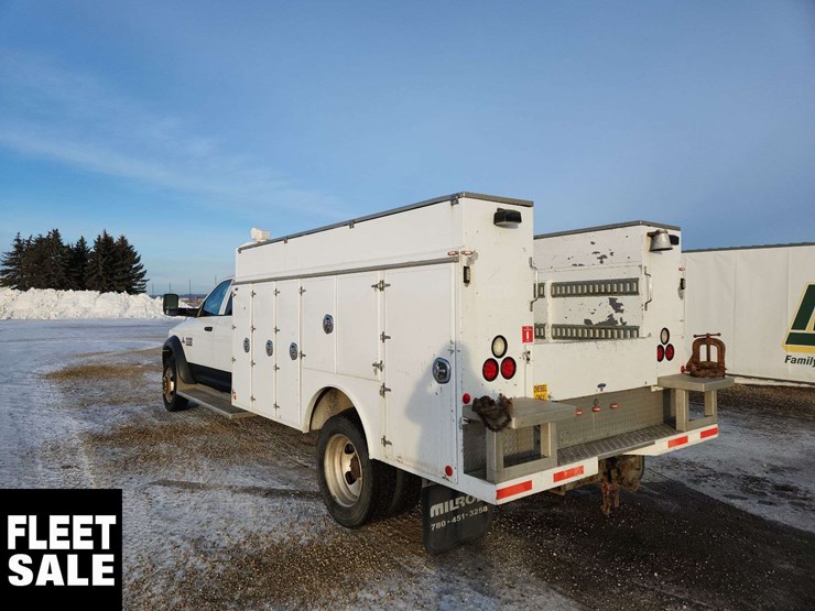 2015-ram-5500-4x4-s/a-service-truck-image-3