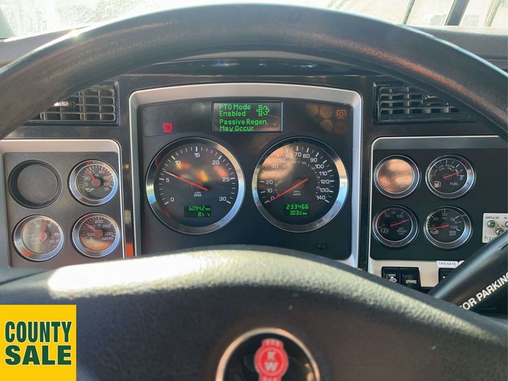 2019-kenworth-t800-image-16