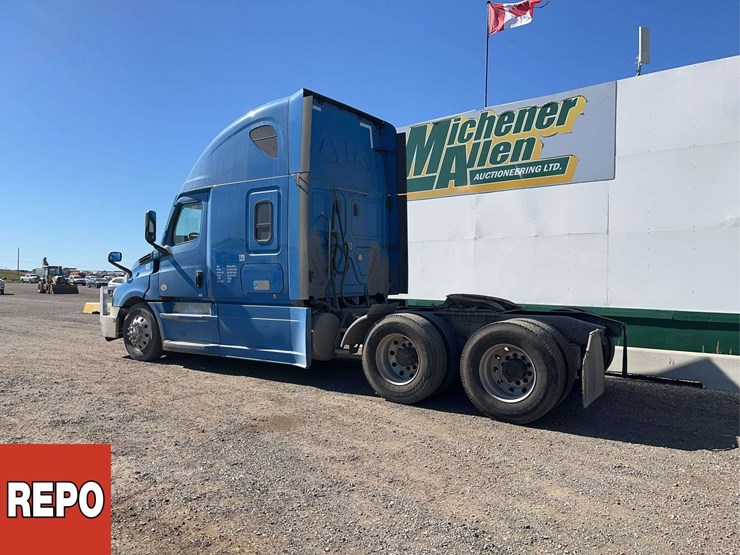 2022-freightliner-cascadia-t/a-sleeper-tractor-image-3