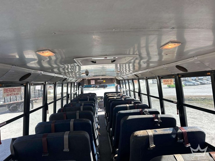 2011-freightliner-b2-image-24