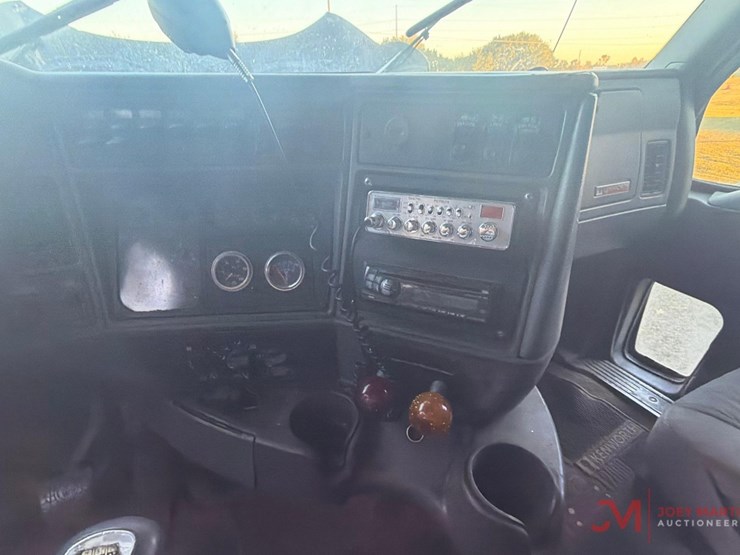 1997-kenworth-p-2000-sleep-truck-tractor-image-14