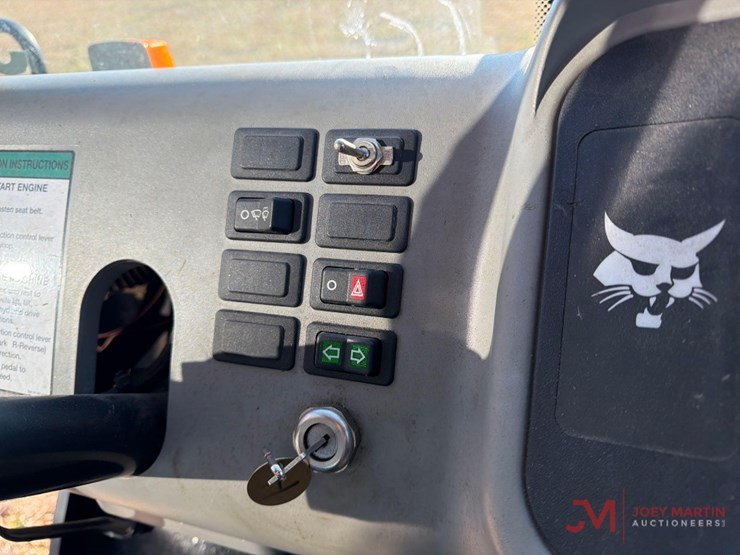 bobcat-5600-toolcat-utv-image-19