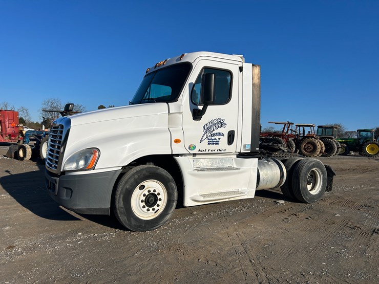 2014-freightliner-cascadia-125-image-1