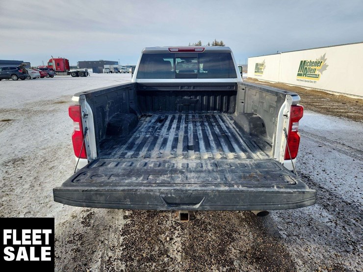 2022-chevrolet-silverado-2500hd-image-26