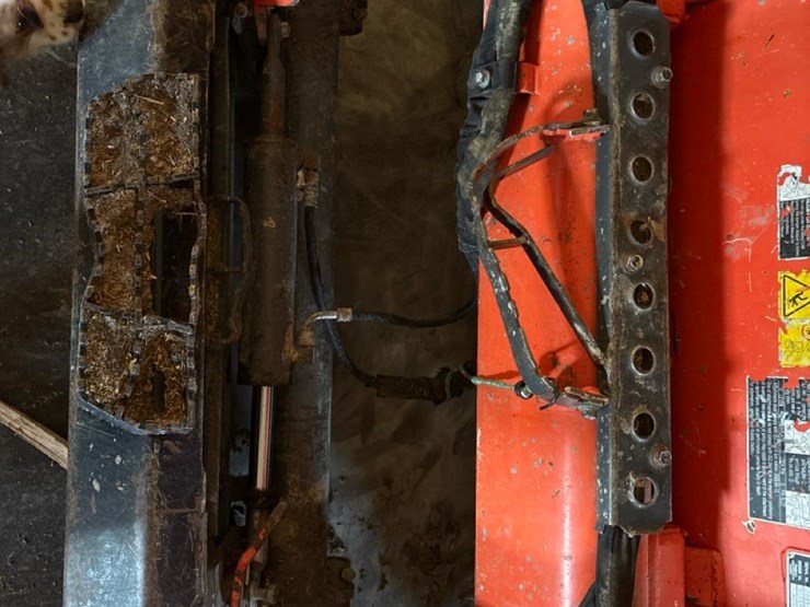 2016-kubota-ssv75-image-11