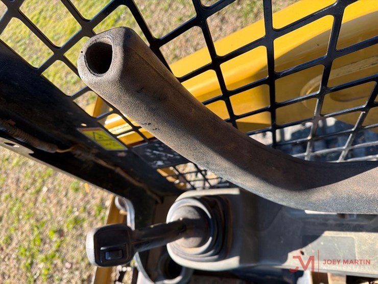 2018-caterpillar-249d-image-18