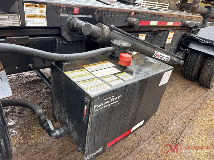 2010-mack-gu713-granite-roll-off-truck-image-11