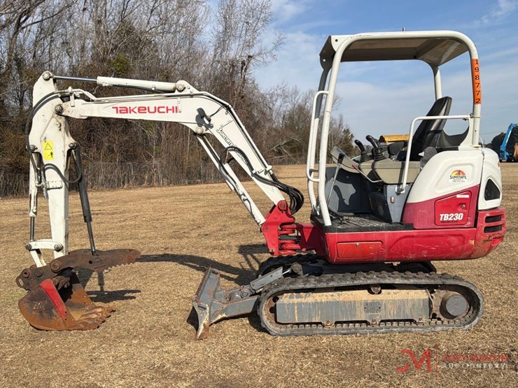 2020-takeuchi-tb230-image-2