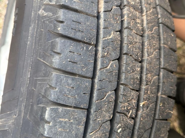 2013-chevrolet-2500-image-16