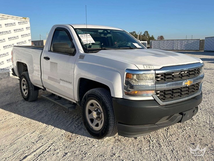 2016-chevrolet-silverado-1500-image-2