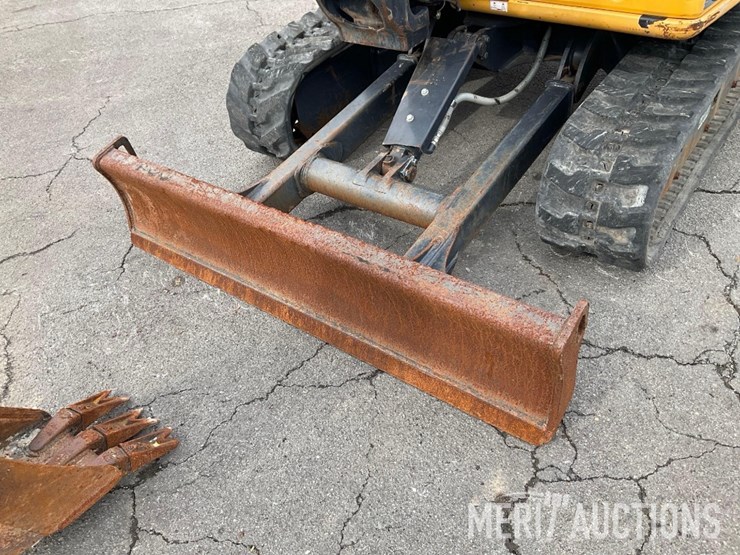 2019-deere-30g-image-16