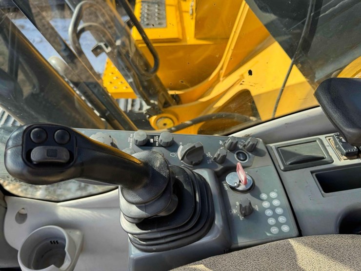 2019-deere-210g-image-27