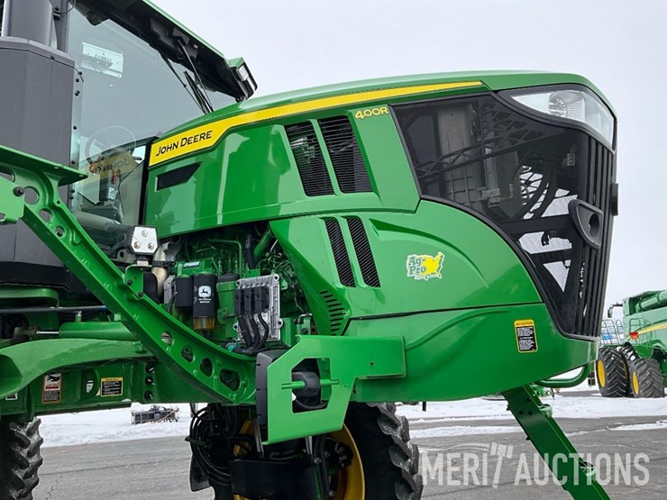 2023-john-deere-400r-image-34