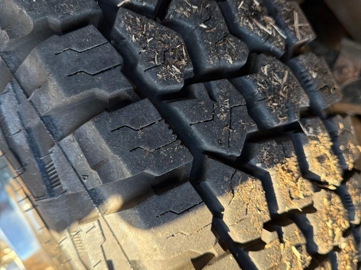 2001-sierra-3500-pickup-truck-image-14