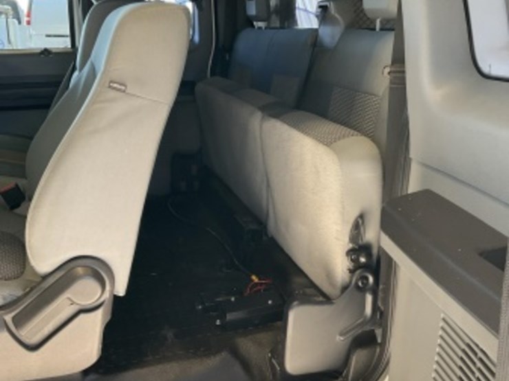 2014-ford-f550-image-28